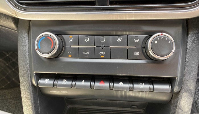 2022 Mahindra XUV700 AX 3 P MT 5 STR, Petrol, Manual, 14,792 km, AC Unit - Directional switch has minor damage