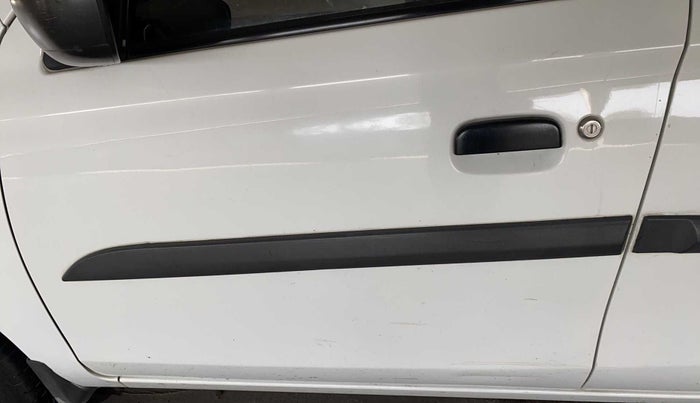 2015 Maruti Alto K10 VXI, Petrol, Manual, 72,577 km, Front passenger door - Minor scratches