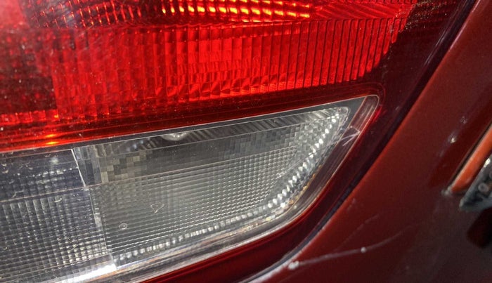 2016 Maruti Vitara Brezza VDI (O), Diesel, Manual, 79,819 km, Left tail light - Minor damage