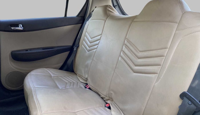 2013 Hyundai i20 MAGNA (O) 1.2, Petrol, Manual, 84,456 km, Right Side Rear Door Cabin