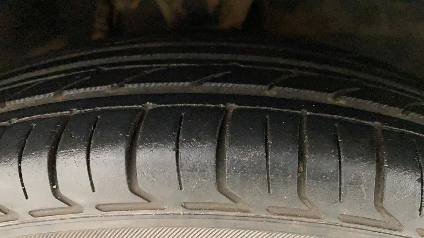 2014 Hyundai i10 MAGNA 1.1, Petrol, Manual, 97,280 km, Right Front Tyre Tread