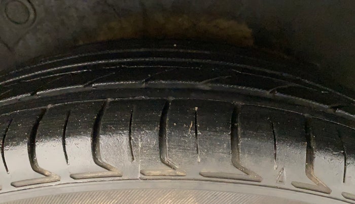 2014 Hyundai i10 MAGNA 1.1, Petrol, Manual, 97,280 km, Right Rear Tyre Tread