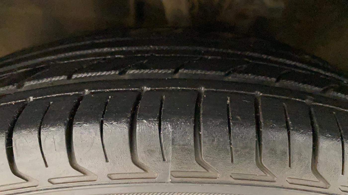 2014 Hyundai i10 MAGNA 1.1, Petrol, Manual, 97,280 km, Left Front Tyre Tread