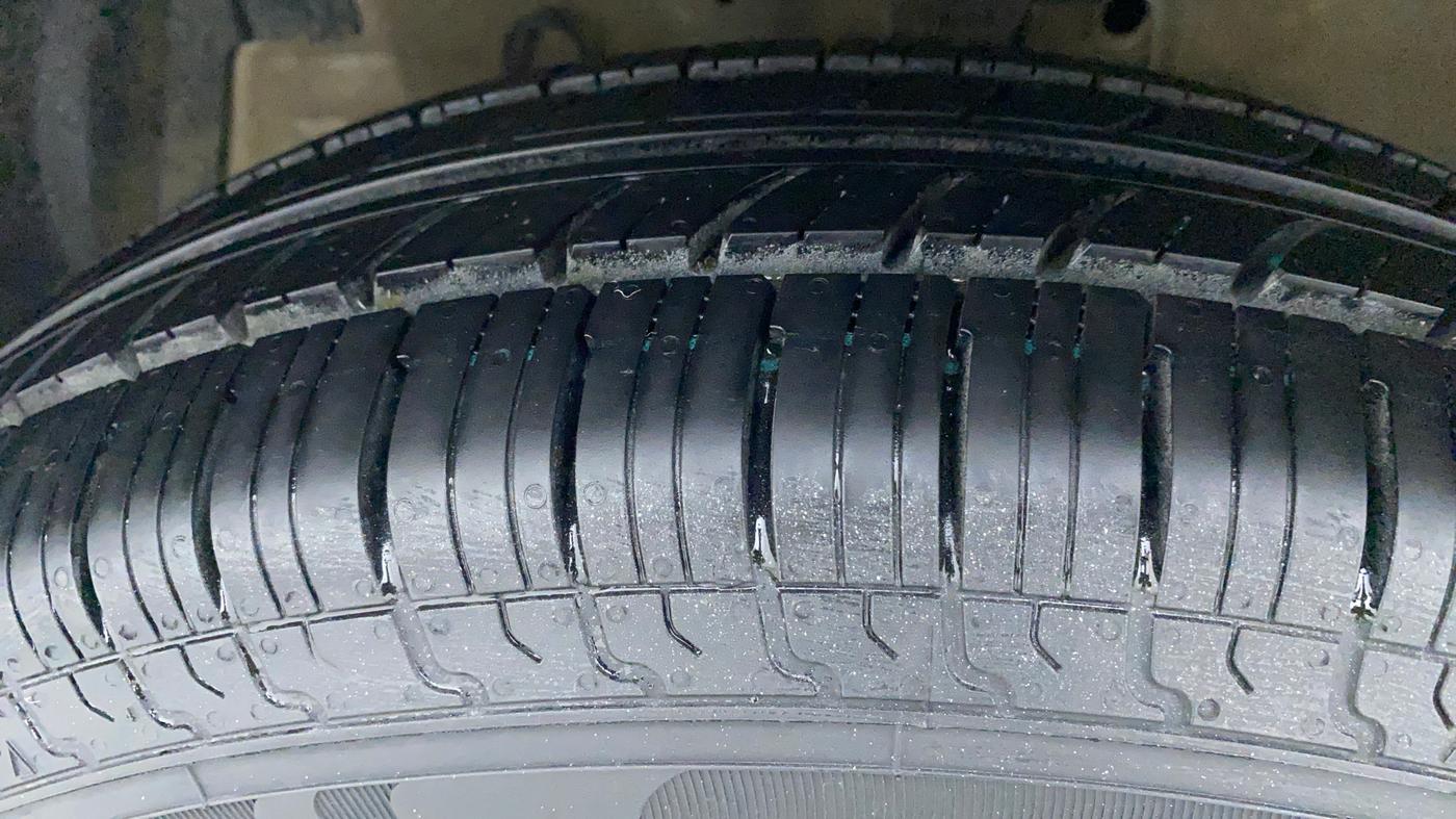 2017 Maruti Swift VXI, Petrol, Manual, 53,486 km, Left Front Tyre Tread