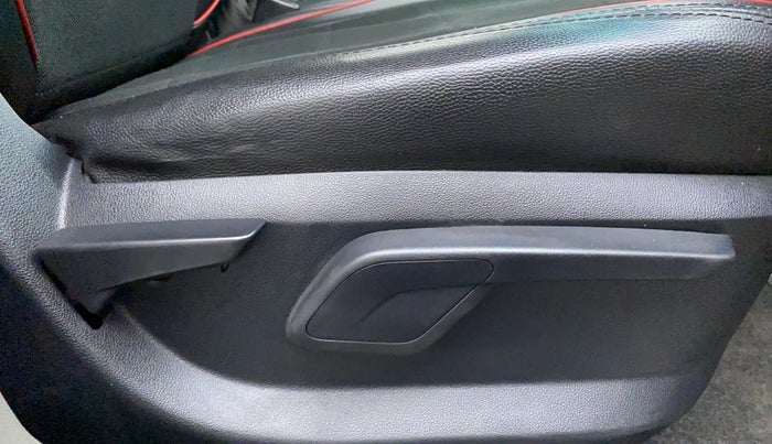 2016 Mahindra Kuv100 K8 6 STR, Petrol, Manual, 45,114 km, Driver Side Adjustment Panel