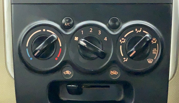 2018 Maruti Wagon R 1.0 LXI, Petrol, Manual, 30,644 km, AC Unit - Directional switch has minor damage