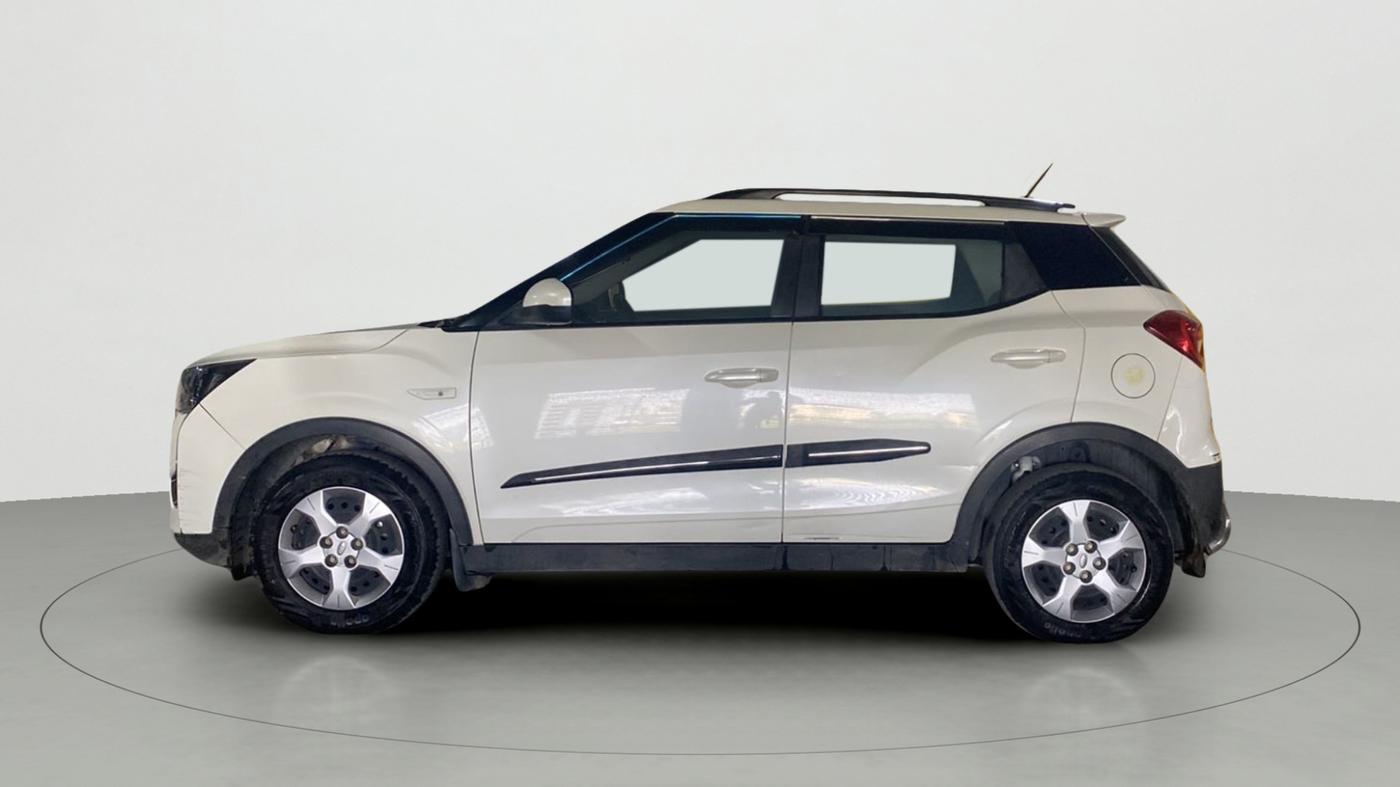 2021 Mahindra XUV300 W6 1.2 PETROL, Petrol, Manual, 77,621 km, Left Side
