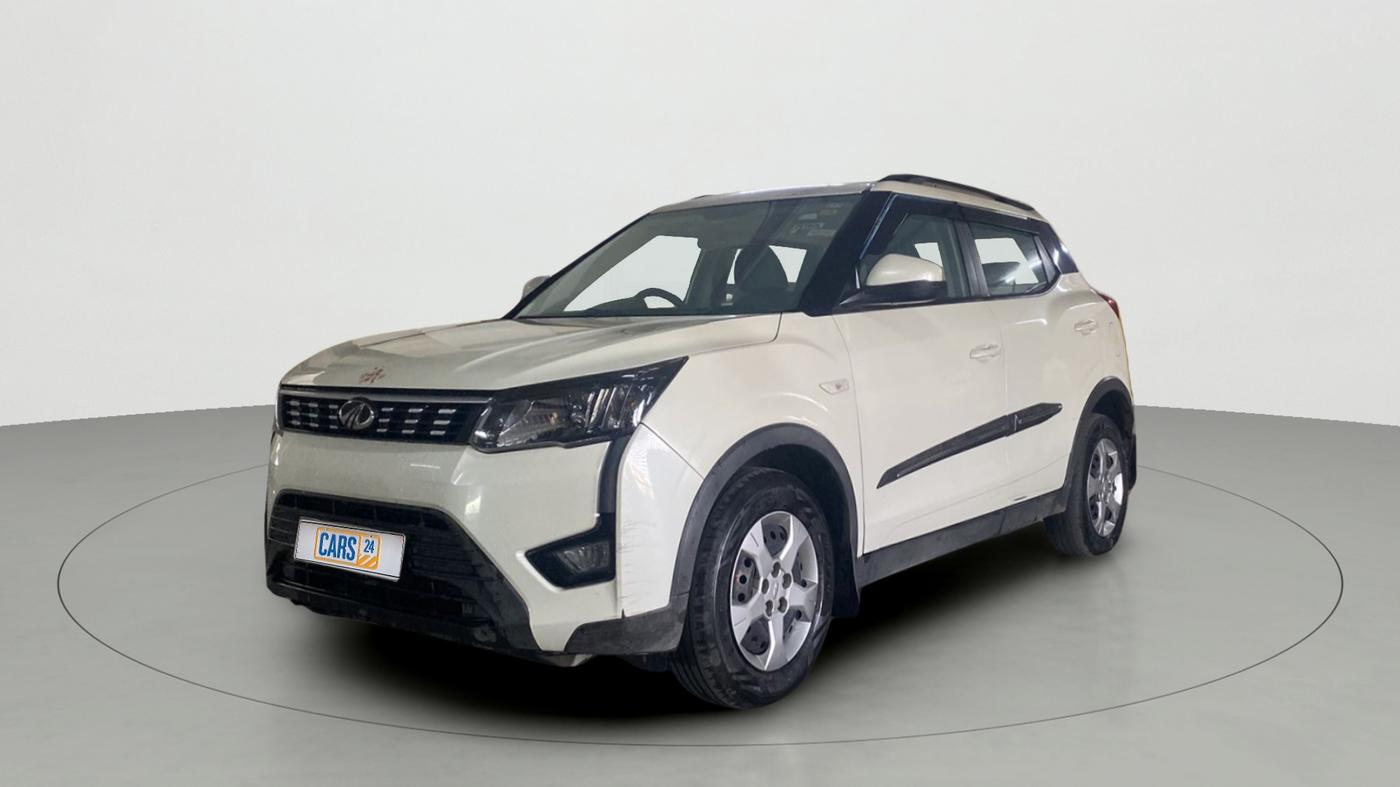 2021 Mahindra XUV300 W6 1.2 PETROL, Petrol, Manual, 77,621 km, Left Front Diagonal