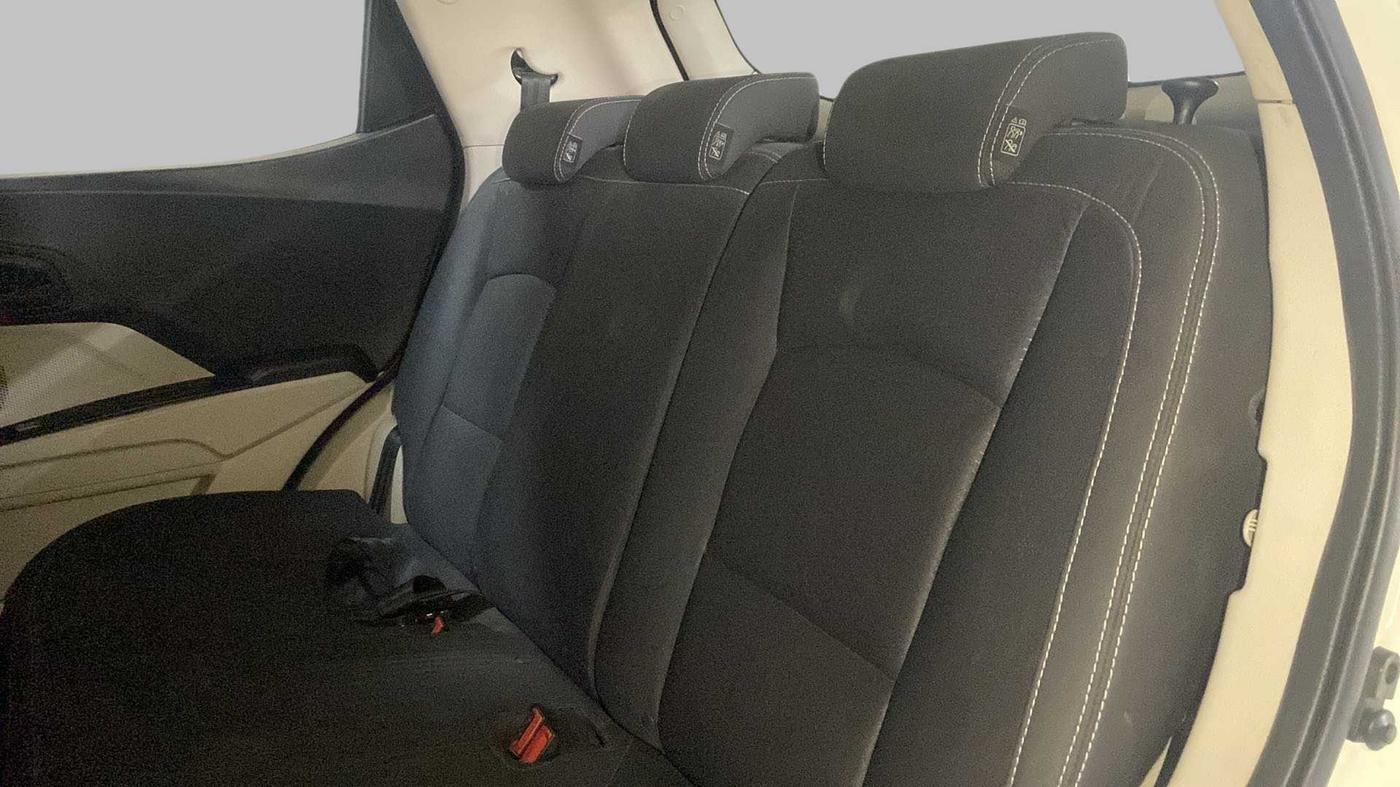 2021 Mahindra XUV300 W6 1.2 PETROL, Petrol, Manual, 77,621 km, Right Side Rear Door Cabin