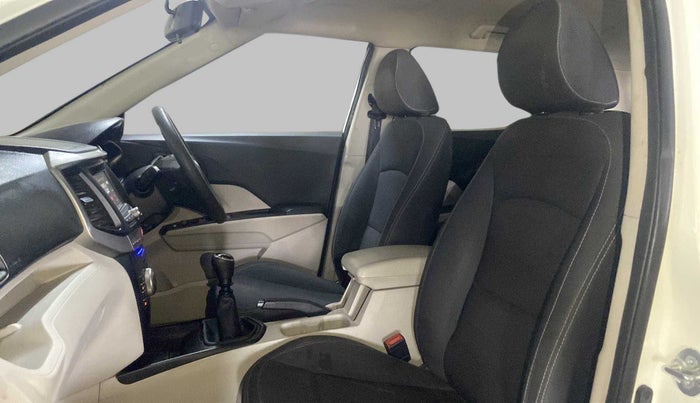 2021 Mahindra XUV300 W6 1.2 PETROL, Petrol, Manual, 77,621 km, Right Side Front Door Cabin