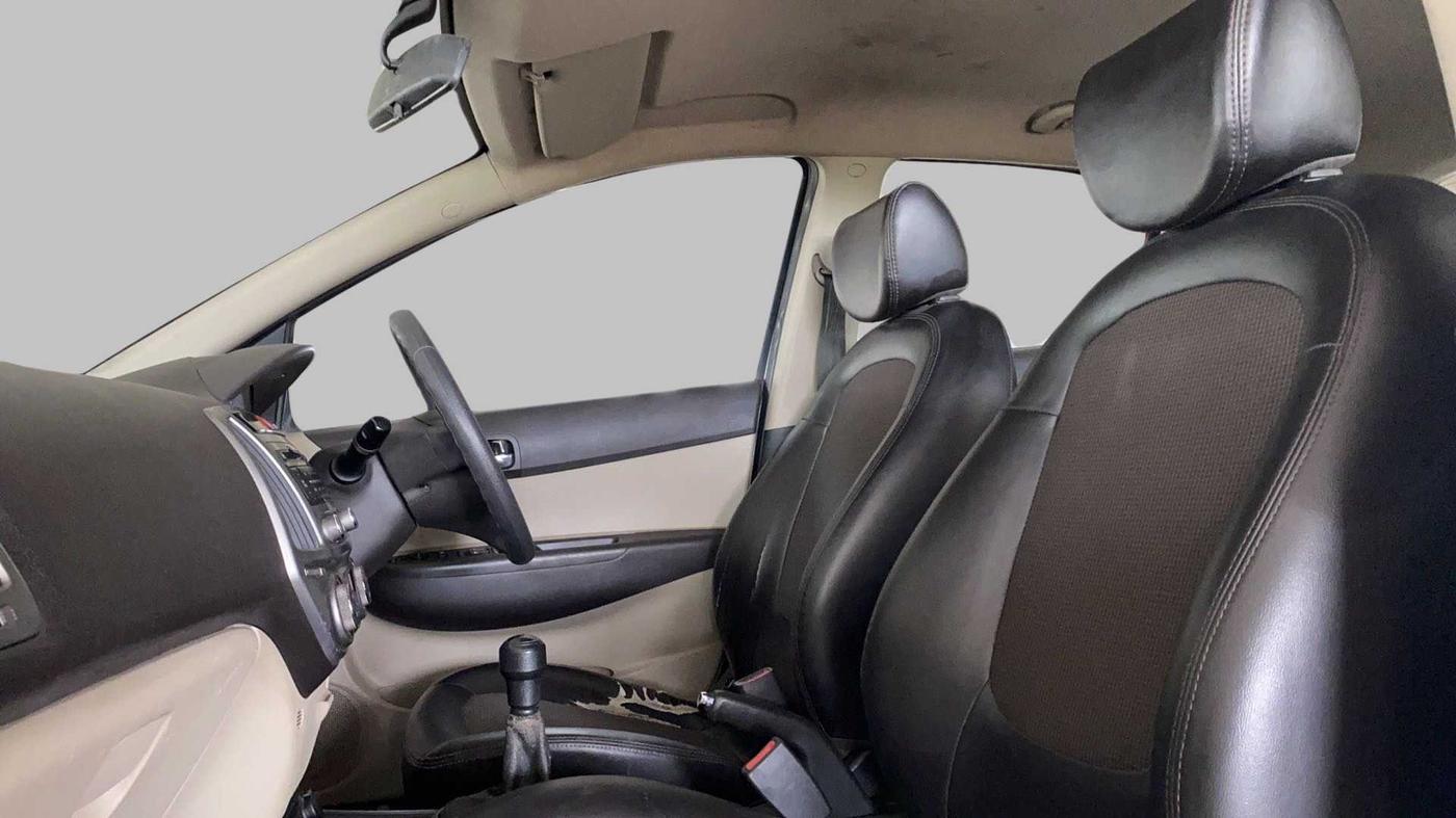 2012 Hyundai i20 MAGNA (O) 1.2, Petrol, Manual, 44,464 km, Right Side Front Door Cabin