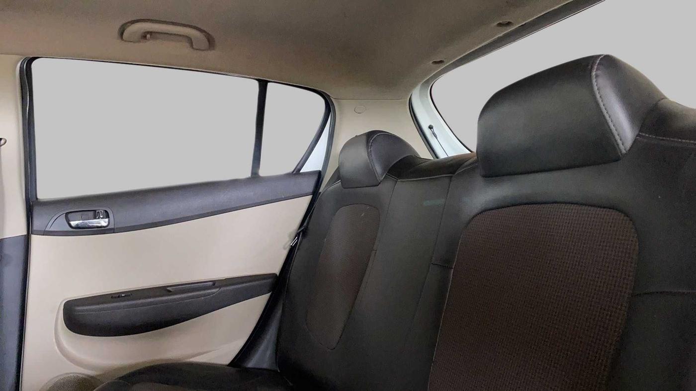 2012 Hyundai i20 MAGNA (O) 1.2, Petrol, Manual, 44,464 km, Right Side Rear Door Cabin