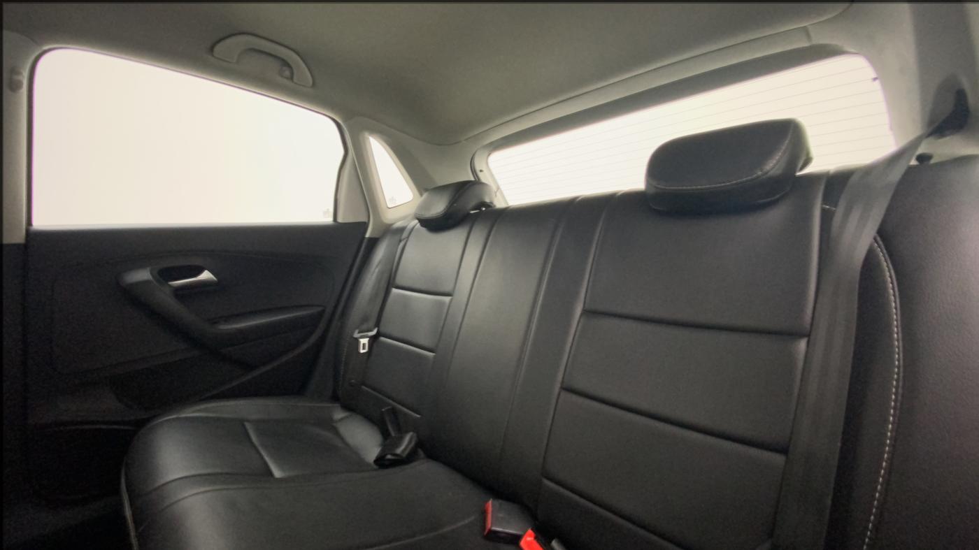2017 Volkswagen Polo COMFORTLINE 1.2L, Petrol, Manual, 65,366 km, Right Side Rear Door Cabin