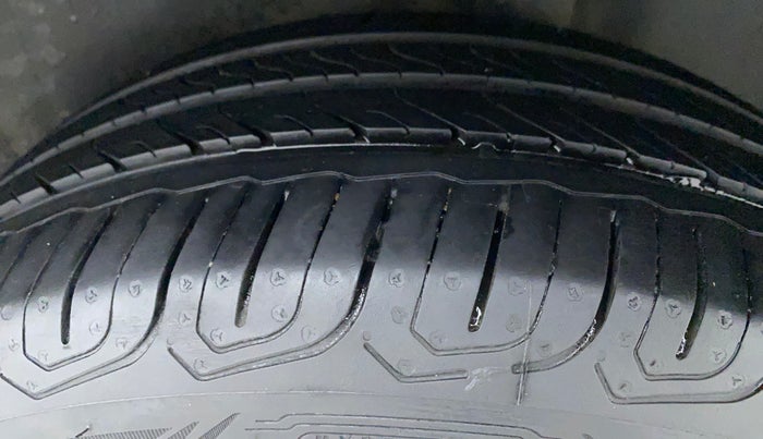 2017 Volkswagen Polo COMFORTLINE 1.2L, Petrol, Manual, 65,366 km, Left Rear Tyre Tread