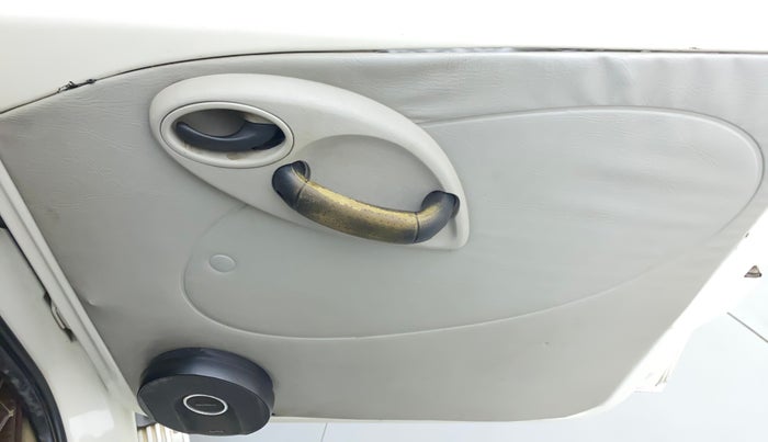 2015 Mahindra Scorpio S4, Diesel, Manual, 79,112 km, Driver Side Door Panels Control