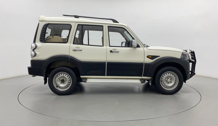 2015 Mahindra Scorpio S4, Diesel, Manual, 79,112 km, Right Side View