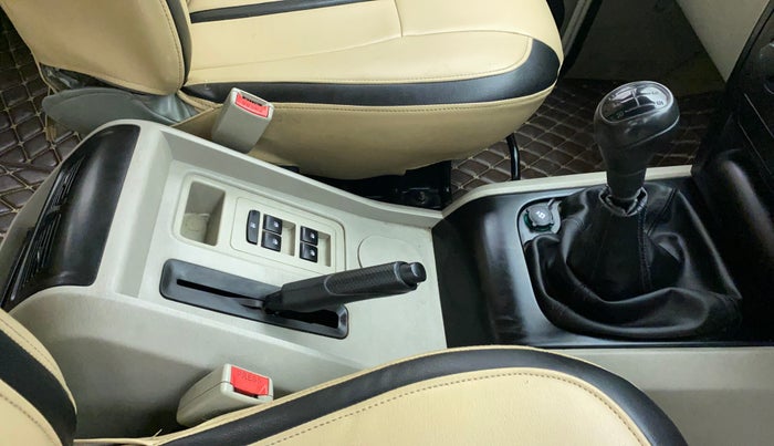 2015 Mahindra Scorpio S4, Diesel, Manual, 79,112 km, Gear Lever