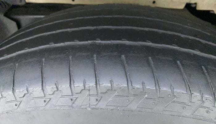 2015 Mahindra Scorpio S4, Diesel, Manual, 79,112 km, Left Rear Tyre Tread