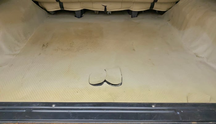 2015 Mahindra Scorpio S4, Diesel, Manual, 79,112 km, Boot Inside