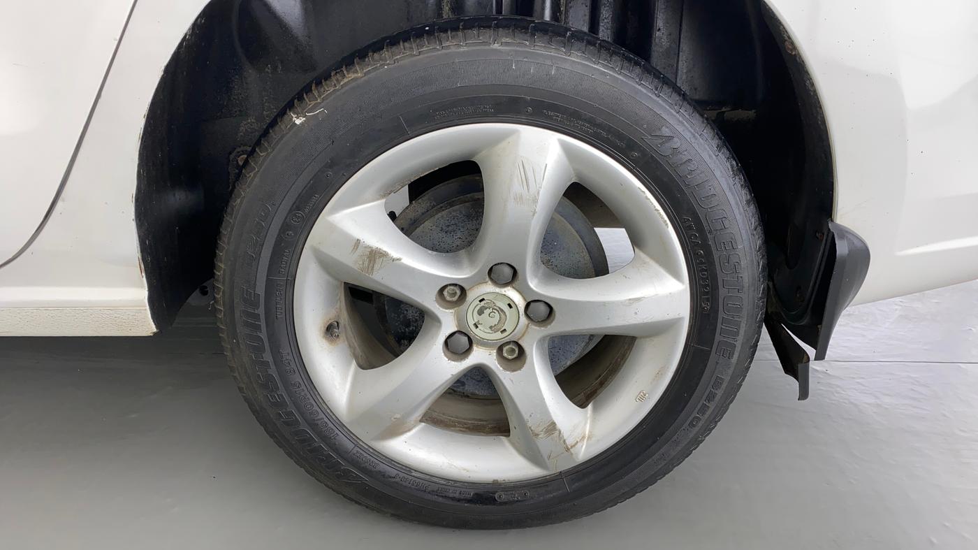 2011 Skoda Rapid ELEGANCE 1.6 MPFI MT, Petrol, Manual, 90,254 km, Left Rear Wheel
