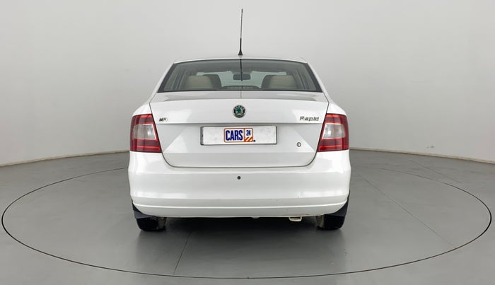 2011 Skoda Rapid ELEGANCE 1.6 MPFI MT, Petrol, Manual, 90,254 km, Back/Rear
