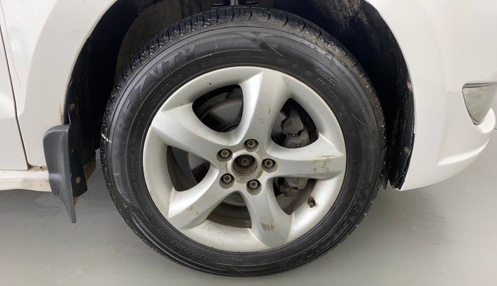 2011 Skoda Rapid ELEGANCE 1.6 MPFI MT, Petrol, Manual, 90,254 km, Right Front Wheel