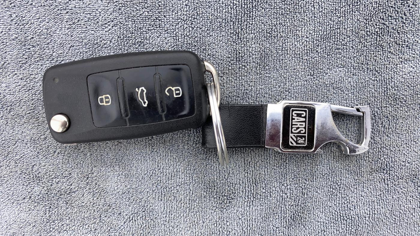 2011 Skoda Rapid ELEGANCE 1.6 MPFI MT, Petrol, Manual, 90,254 km, Key Close Up
