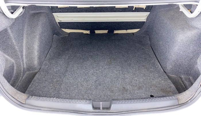 2011 Skoda Rapid ELEGANCE 1.6 MPFI MT, Petrol, Manual, 90,254 km, Boot Inside