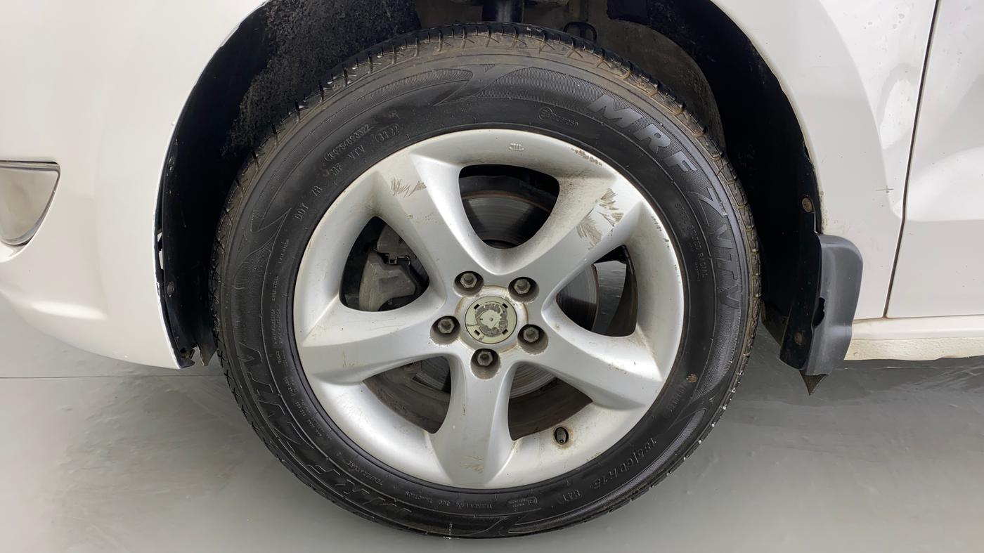 2011 Skoda Rapid ELEGANCE 1.6 MPFI MT, Petrol, Manual, 90,254 km, Left Front Wheel