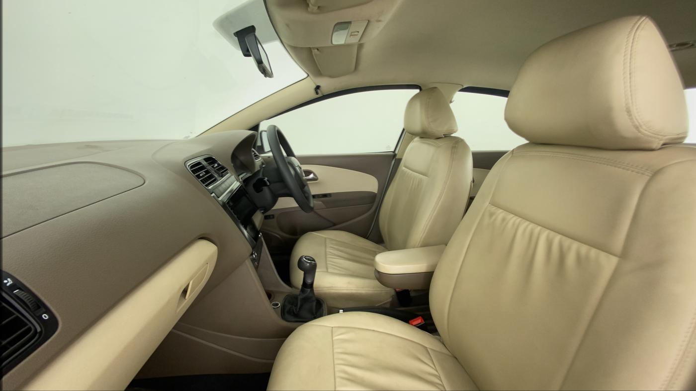 2011 Skoda Rapid ELEGANCE 1.6 MPFI MT, Petrol, Manual, 90,254 km, Right Side Front Door Cabin