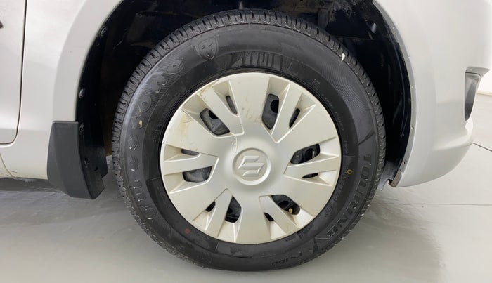 2014 Maruti Swift VXI, Petrol, Manual, 65,390 km, Right Front Wheel
