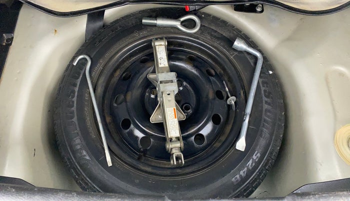 2014 Maruti Swift VXI, Petrol, Manual, 65,390 km, Spare Tyre