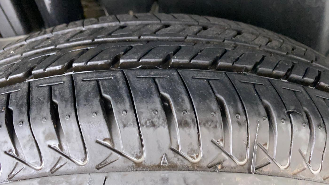 2014 Maruti Swift VXI, Petrol, Manual, 65,390 km, Right Rear Tyre Tread