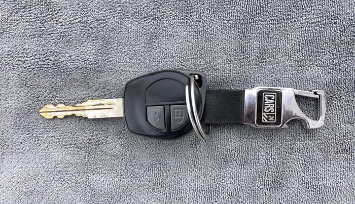 2014 Maruti Swift VXI, Petrol, Manual, 65,390 km, Key Close Up