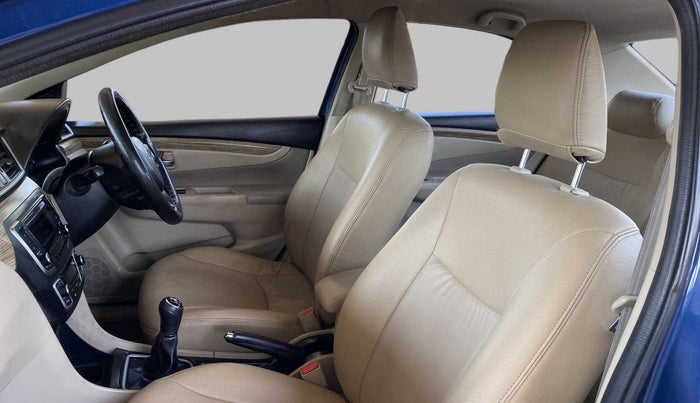 2018 Maruti Ciaz DELTA 1.5 SHVS MT PETROL, Petrol, Manual, 52,130 km, Right Side Front Door Cabin