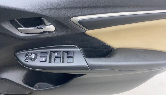 2016 Honda Jazz 1.5L I-DTEC V, Diesel, Manual, 1,35,470 km, Driver Side Door Panels Control