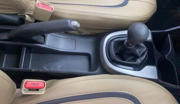 2016 Honda Jazz 1.5L I-DTEC V, Diesel, Manual, 1,35,470 km, Gear Lever