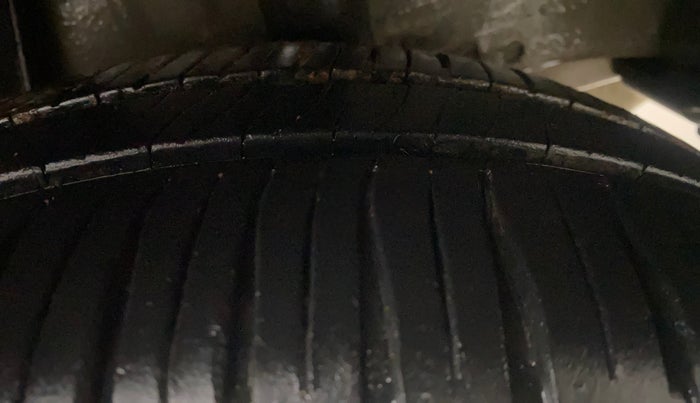 2016 Honda Jazz 1.5L I-DTEC V, Diesel, Manual, 1,35,470 km, Left Rear Tyre Tread