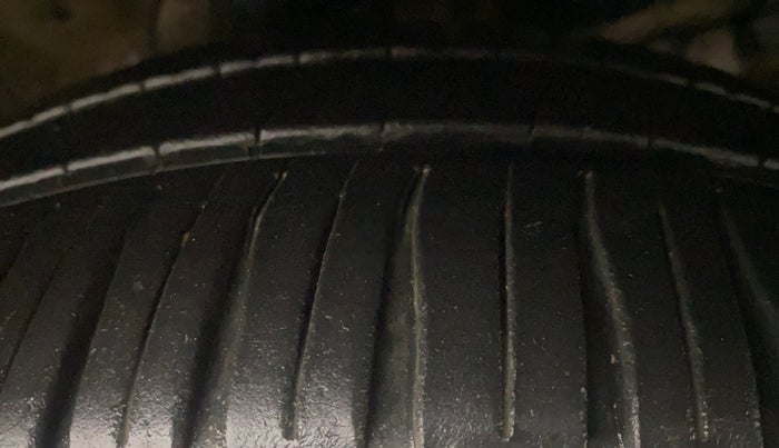 2016 Honda Jazz 1.5L I-DTEC V, Diesel, Manual, 1,35,470 km, Right Front Tyre Tread