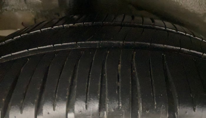 2016 Honda Jazz 1.5L I-DTEC V, Diesel, Manual, 1,35,470 km, Right Rear Tyre Tread