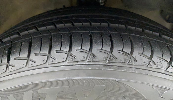 2015 Honda Brio S MT, Petrol, Manual, 88,555 km, Right Front Tyre Tread
