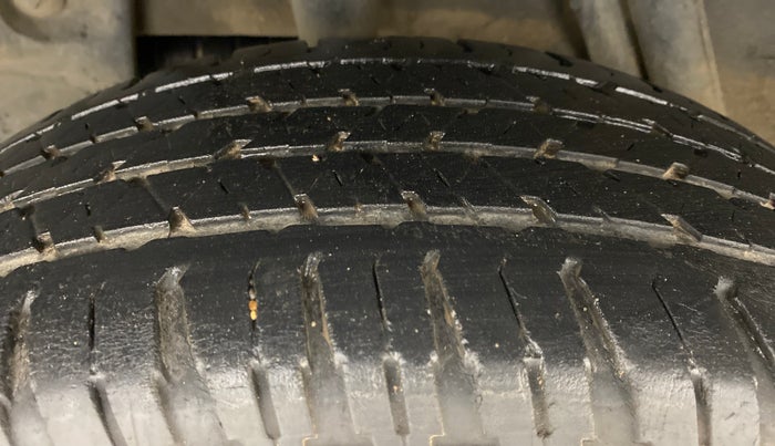 2013 Renault Duster 85 PS RXL, Diesel, Manual, 93,819 km, Right Rear Tyre Tread