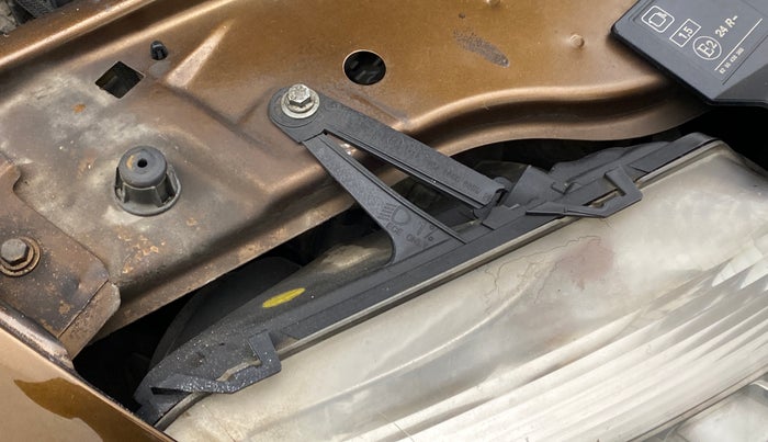 2013 Renault Duster 85 PS RXL, Diesel, Manual, 93,819 km, Right headlight - Clamp has minor damage
