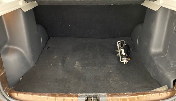 2013 Renault Duster 85 PS RXL, Diesel, Manual, 93,819 km, Boot Inside