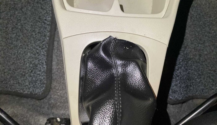 2020 Maruti Alto VXI, Petrol, Manual, 22,570 km, Gear lever - Boot cover slightly torn