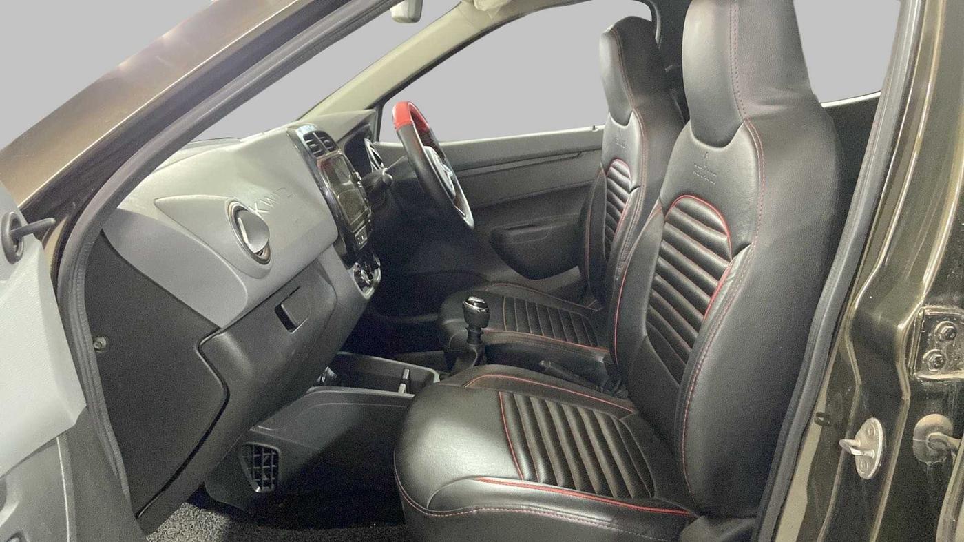 2021 Renault Kwid RXT 1.0 (O), Petrol, Manual, 31,433 km, Right Side Front Door Cabin
