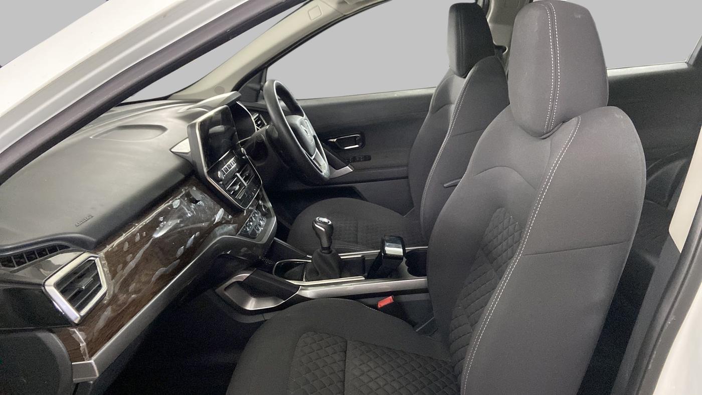 2019 Tata Harrier XT 2.0L KRYOTEC, Diesel, Manual, 16,157 km, Right Side Front Door Cabin
