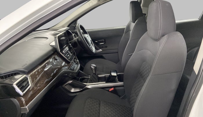 2019 Tata Harrier XT 2.0L KRYOTEC, Diesel, Manual, 16,157 km, Right Side Front Door Cabin