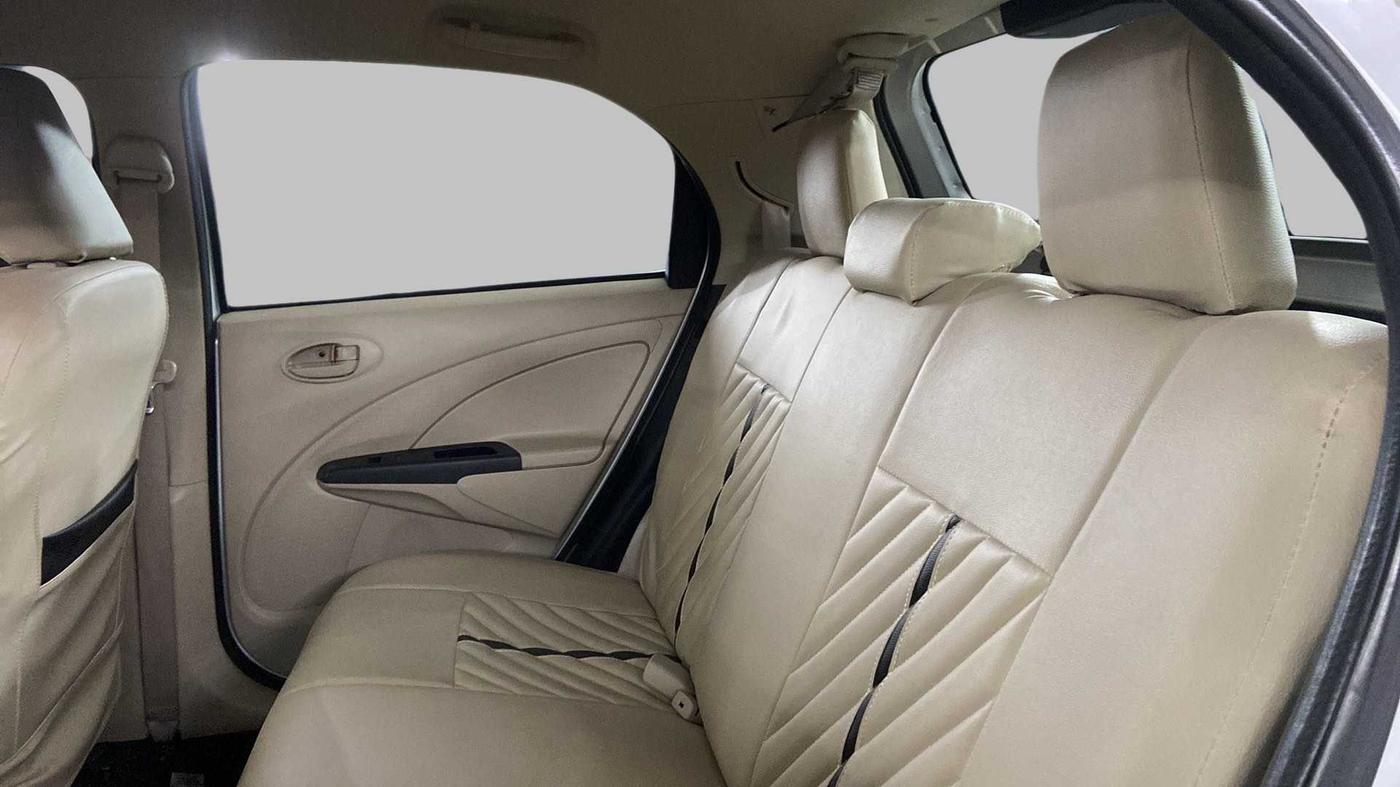 2019 Toyota Etios Liva GX, Petrol, Manual, 19,659 km, Right Side Rear Door Cabin