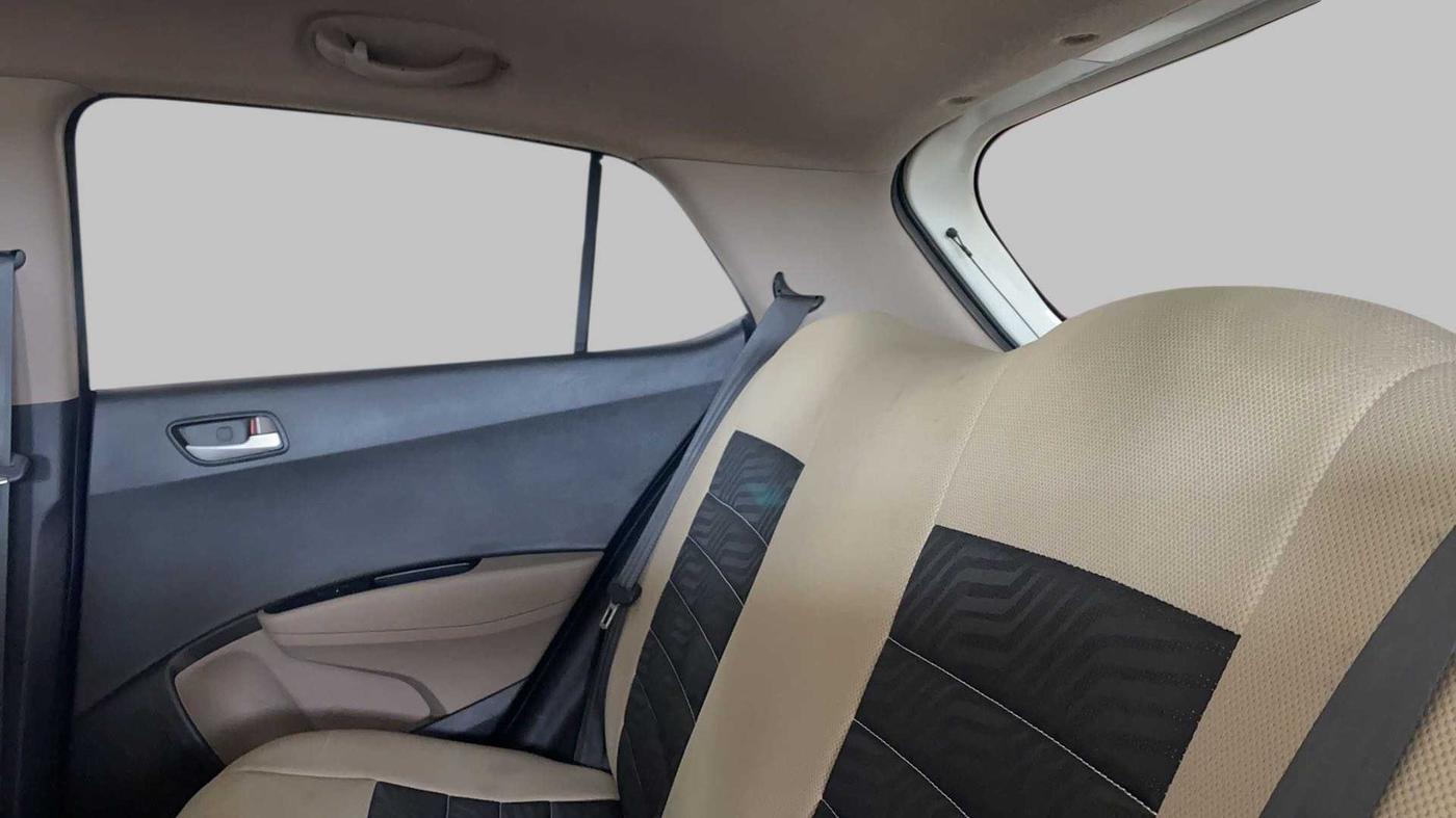 2015 Hyundai Grand i10 SPORTZ 1.2 KAPPA VTVT, CNG, Manual, 60,460 km, Right Side Rear Door Cabin